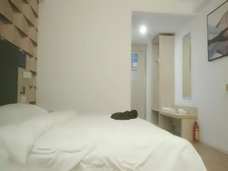 山鸡优选足浴会所撩妹花了3000多块整了个气质美女技师到酒店开房穿着高跟