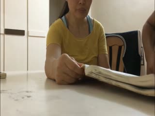 一对一私人吉它老师上门教授眼镜良家妇女弹琴休息时间挑逗她强行扒光啪啪内射