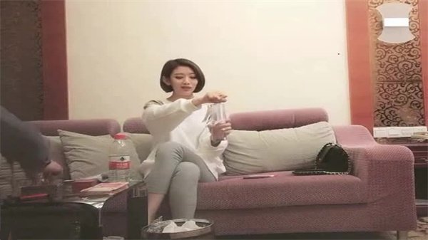寻花偷拍-大屌魔人高价约了个气质御姐穿上连身网袜装激情啪啪